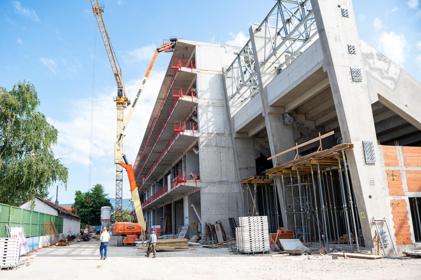Gradilište iz dana u dan mijenja izgled, a obrisi novog stadiona sve su vidljiviji.