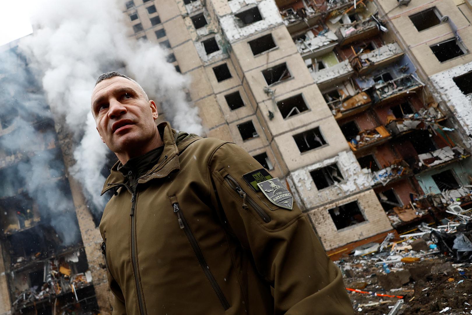 Kyiv Mayor Vitali Klitschko visits the site of a residential building heavily damaged during a Russian missile attack, amid Russia's attack on Ukraine, in Kyiv, Ukraine January 2, 2024. REUTERS/Valentyn Ogirenko Photo: VALENTYN OGIRENKO/REUTERS