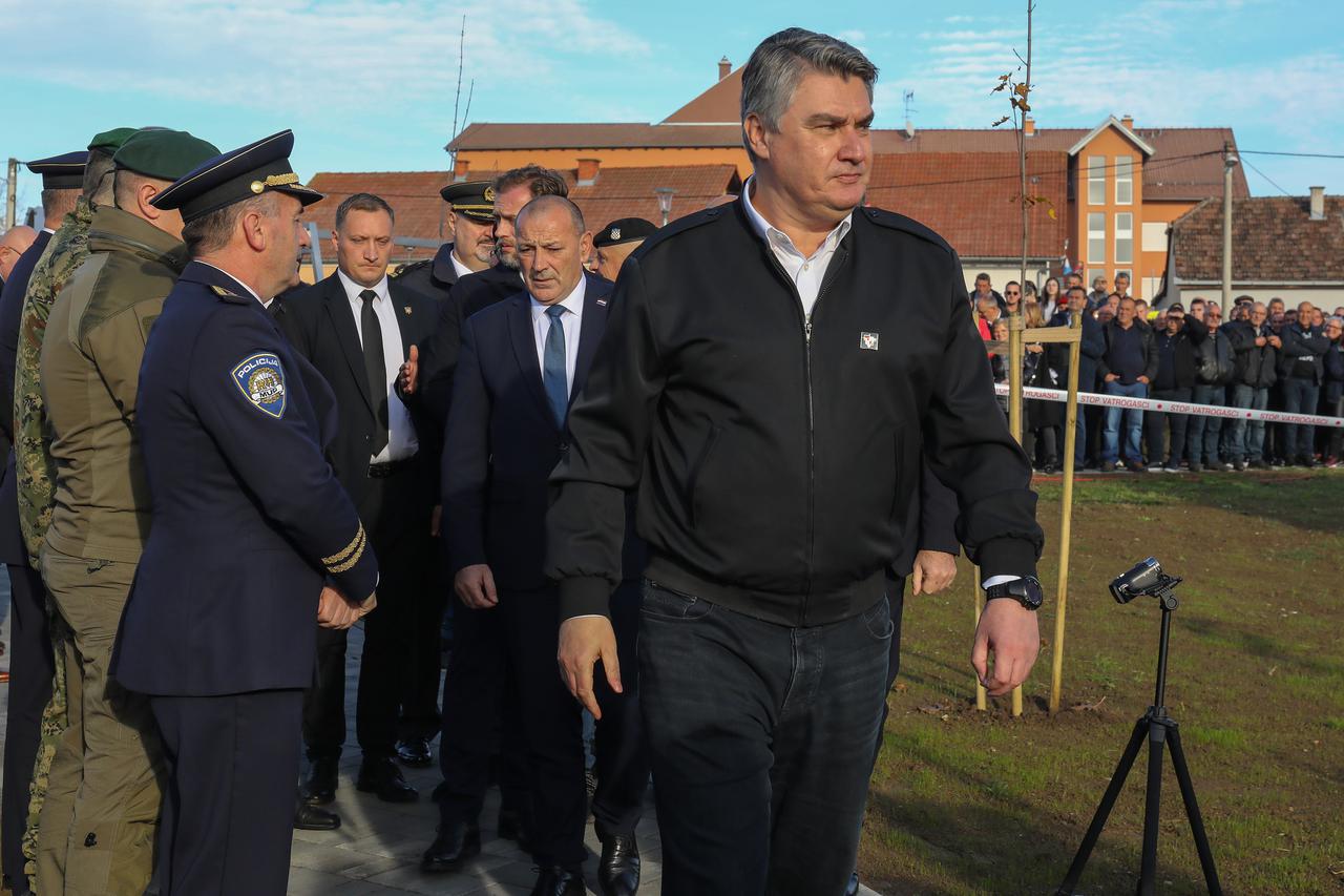 Vukovar: Milanović na ceremoniji otkrivanja spomenika koji je posvećen Kati Šojić i sinovima