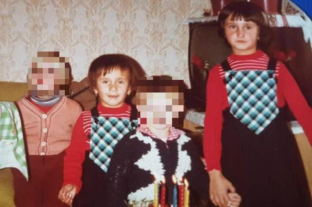Smiljana Srnec (desno) tri je godine starija od sestre Jasmine (druga slijeva) za čije se ubojstvo sada sumnjiči