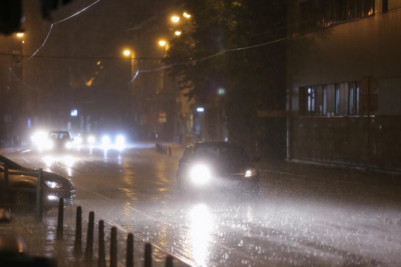 Zagreb: U večernjim satima na grad se spustio jak pljusak