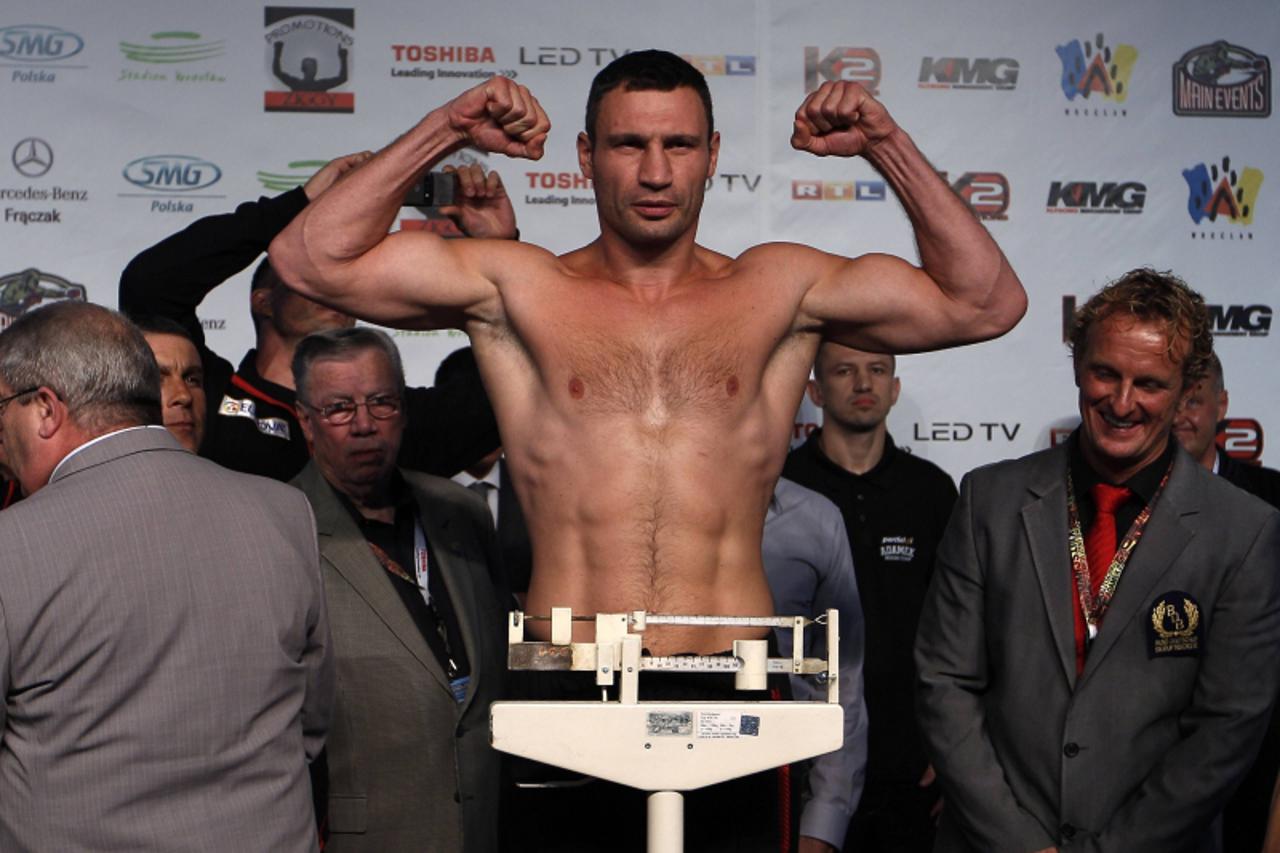 'REFILE - CORRECTING TITLE FIGHT TO WBC HEAVYWEIGHT CHAMPIONSHIP  Vitali Klitschko of Ukraine is being weighed in before a boxing match against Tomasz Adamek of Poland in Wroclaw September 9, 2011. Kl