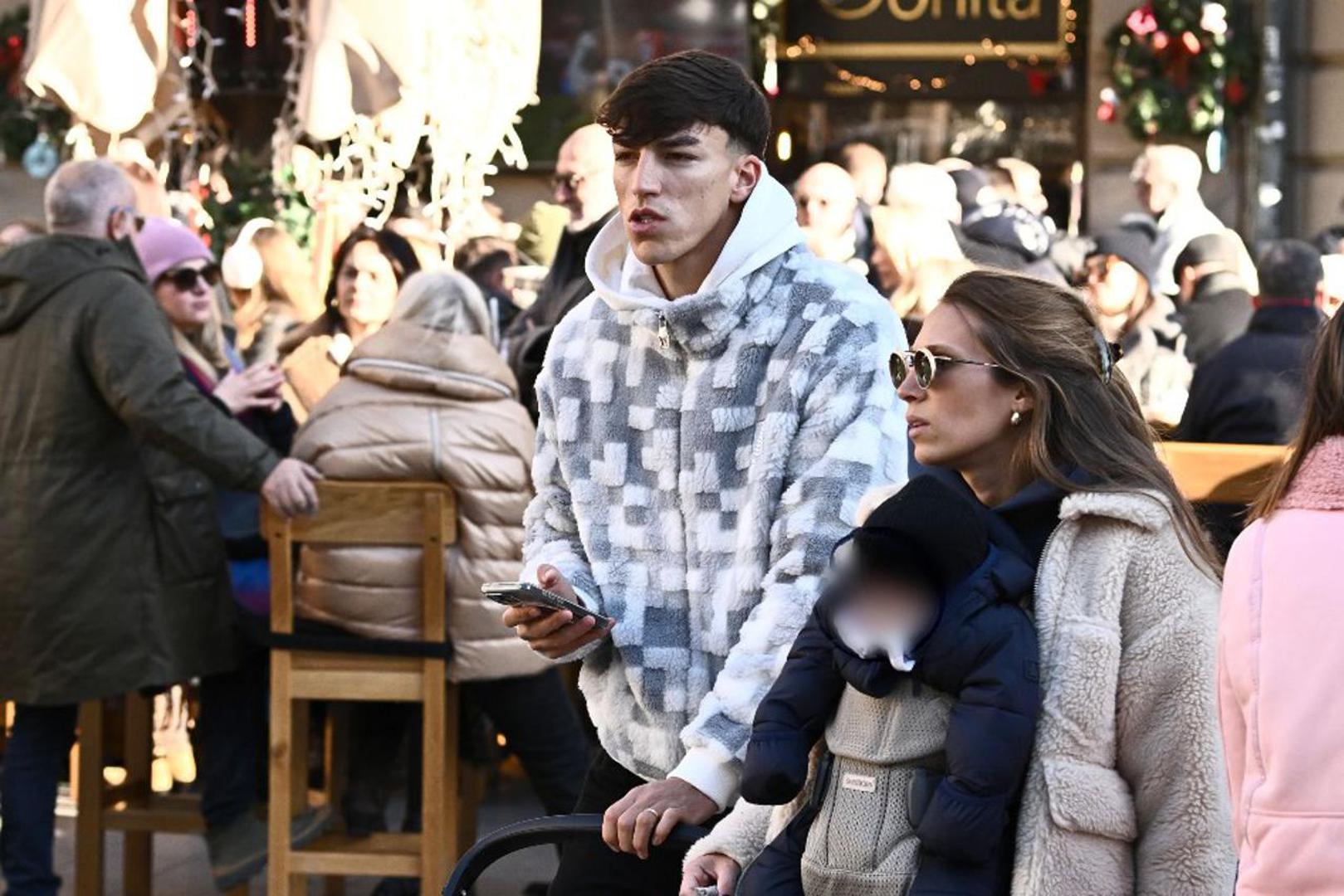 Musa svoj obiteljski život krije od javnosti, ali ponekad ga se može vidjeti na zagrebačkoj špici zajedno sa partnericom Lanom i sinom Nikkyem kako slobodno vrijeme provode u šetnji.