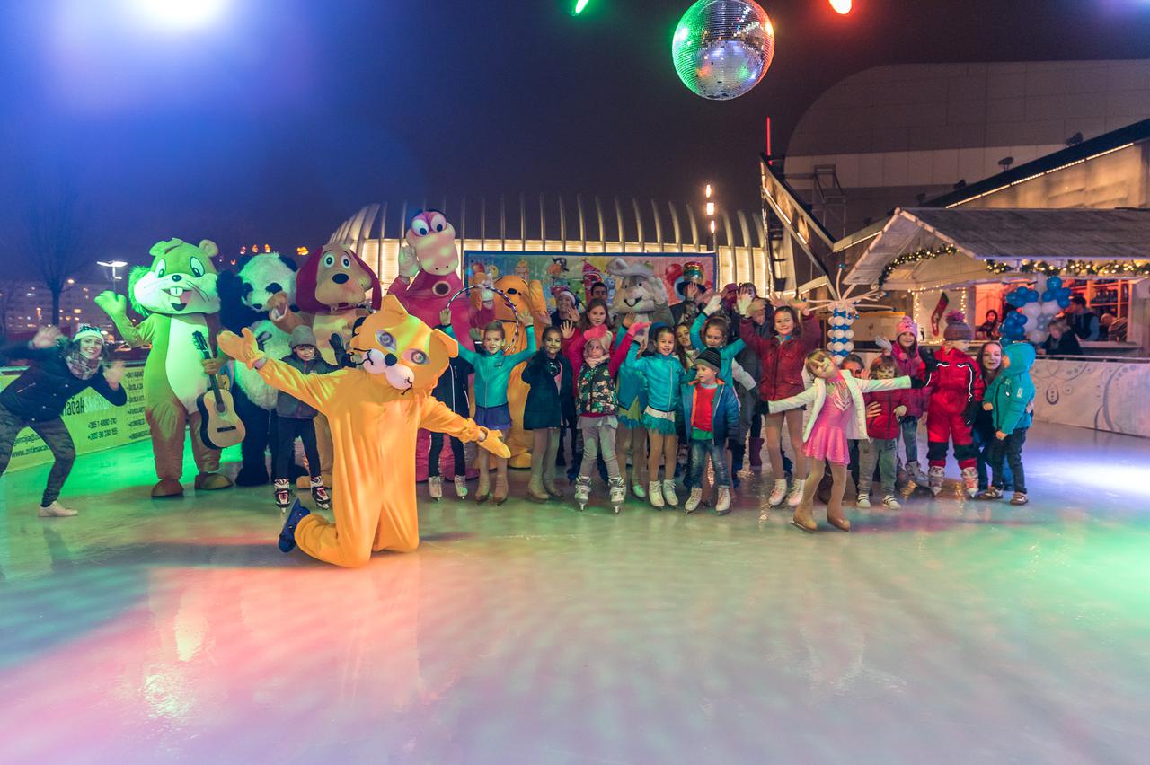 Ukližite u blagdansku čaroliju na Adventskom klizalištu Žuti Mačak