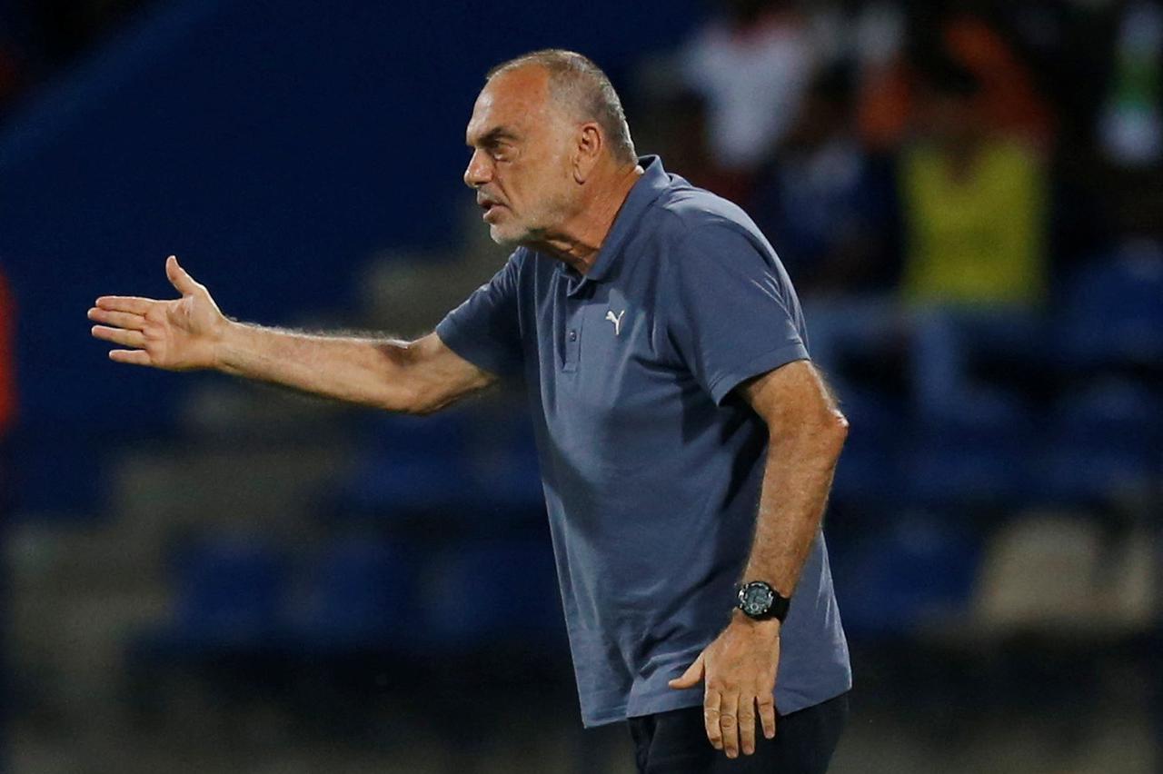 FILE PHOTO: Ghana coach Avram Grant