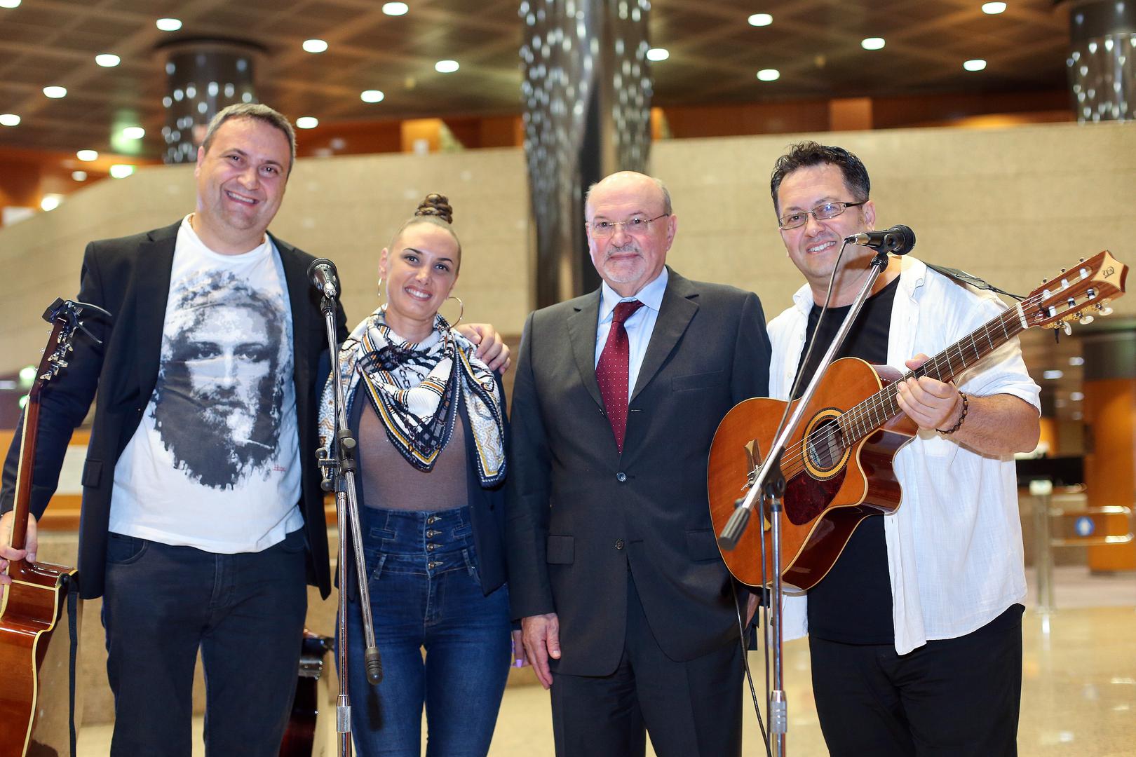 Glazbeni program osigurao je sastav Zvonka Palića, Anite Gojanović i Josipa Ćulumovića