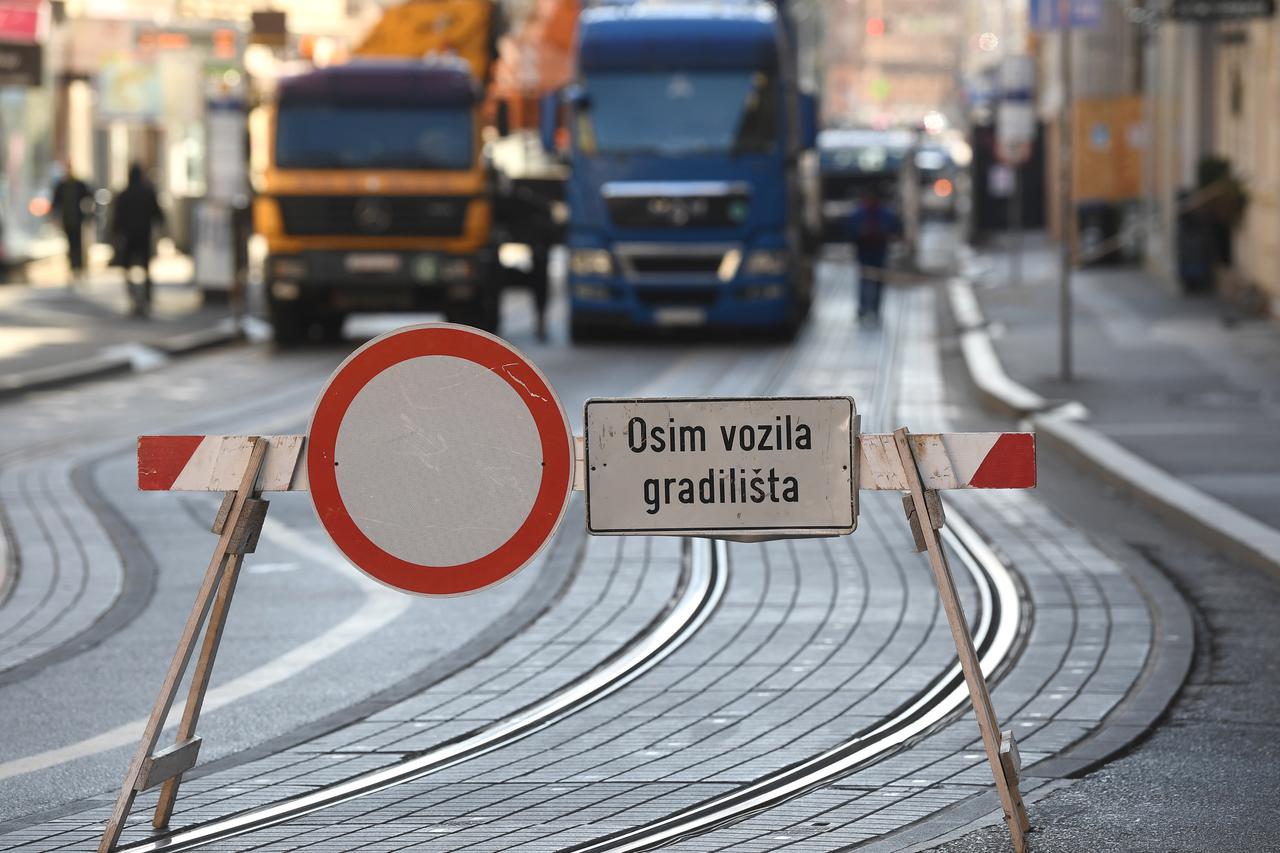 Zagreb: Zbog radova na sanaciji krovišta u Frankopanskoj i Ilici zaustavljen je javni prijevoz