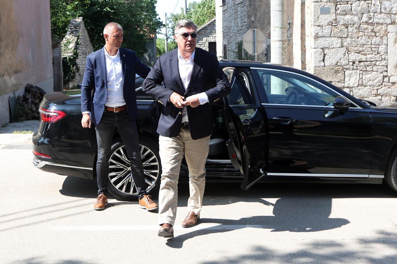 Oklaj: Predsjednik Milanovi? položio je vijenac i nazo?io sve?anoj sjednici 
