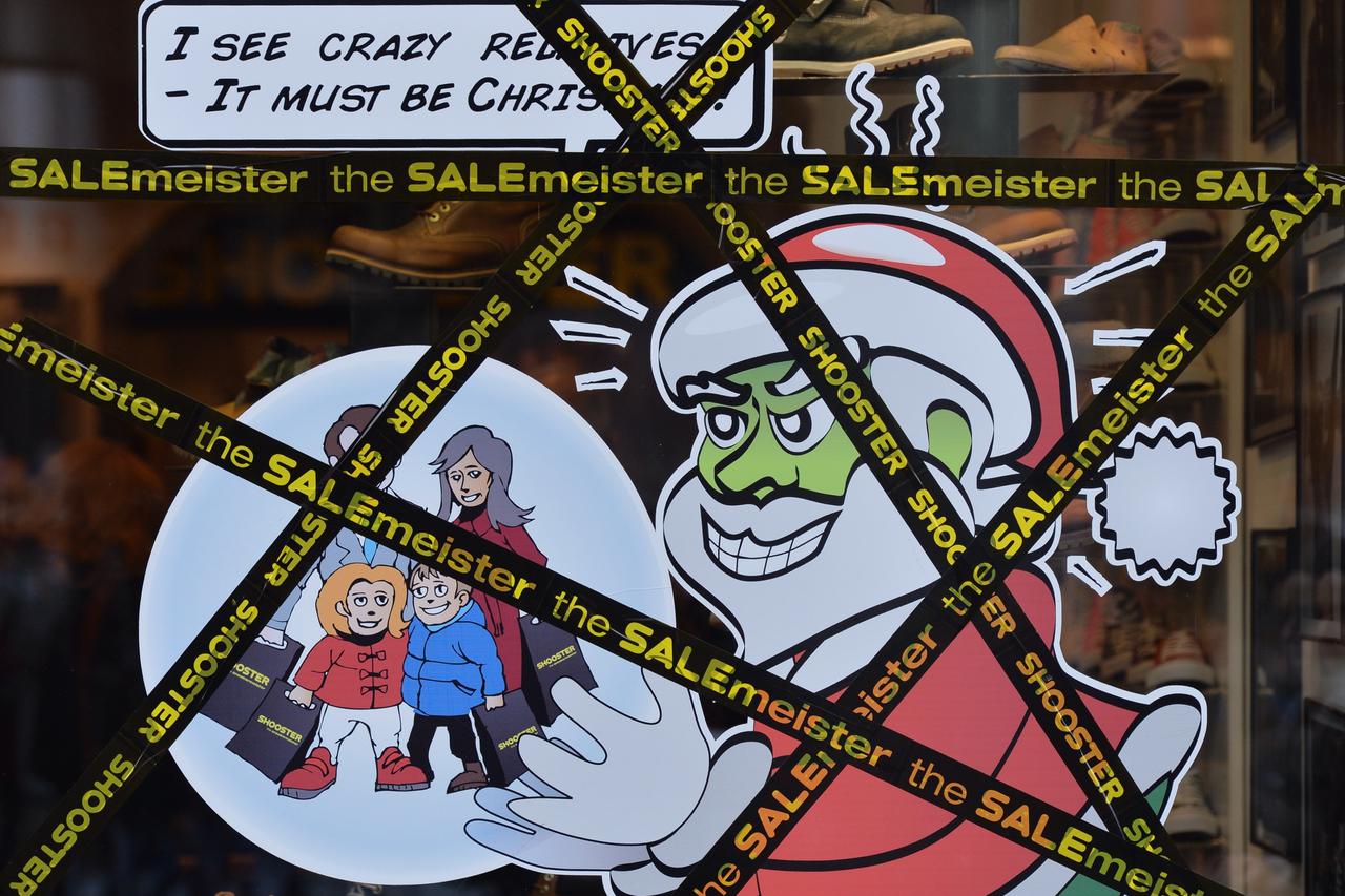 02.01.2014., Zagreb - Novogodnisnja snizenja po ducanima u centru grada.   Photo: Marko Lukunic/PIXSELL