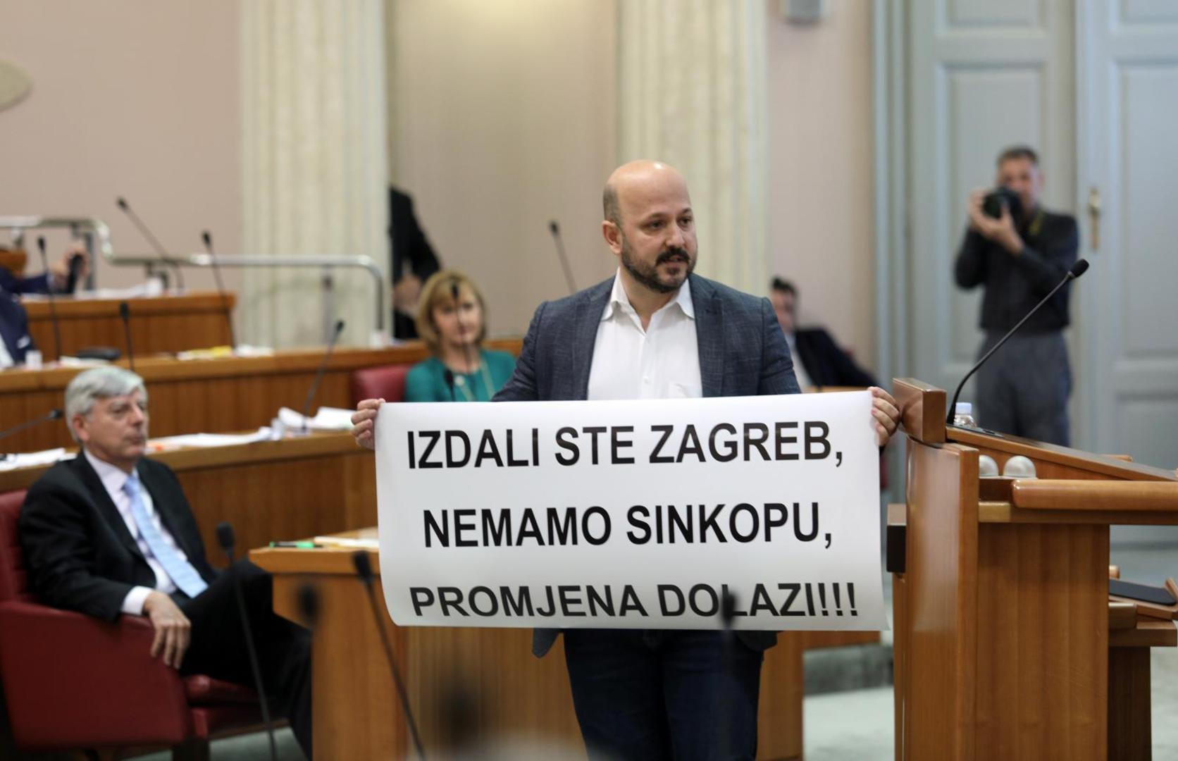 18.05.2020., Zagreb - Sabor je zadnji dan rada 9. saziva poceo iznosenjem stajalista zastupnika, a glasovanje o raspravljenim tockama dnevnog reda i raspustanju Sabor. Gordan Maras. Photo: Patrik Macek/PIXSELL