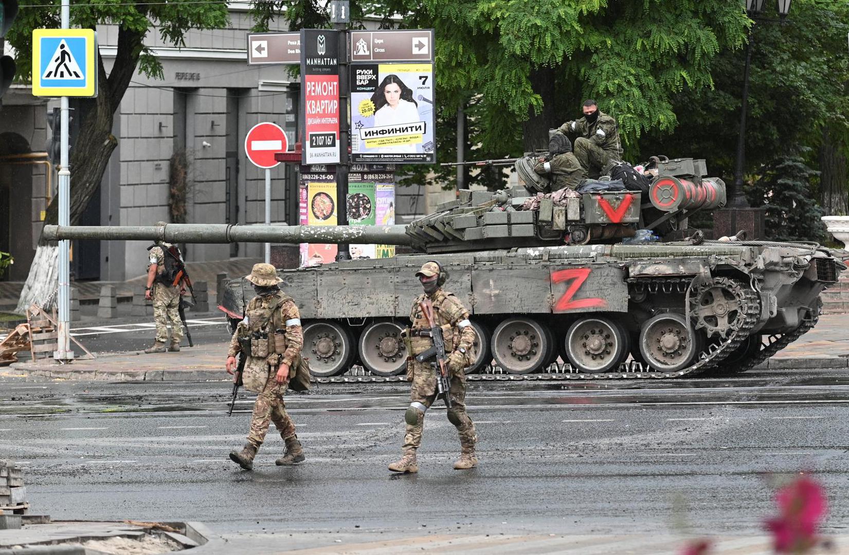 Fighters of Wagner private mercenary group are deployed in a street near the headquarters of the Southern Military District in the city of Rostov-on-Don, Russia, June 24, 2023. REUTERS/Stringer Photo: Stringer/REUTERS