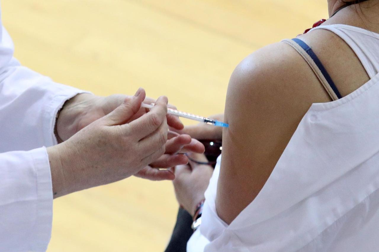 Šibenik: Nastavljeno cijepljenje protiv covida-19 na Baldekinu