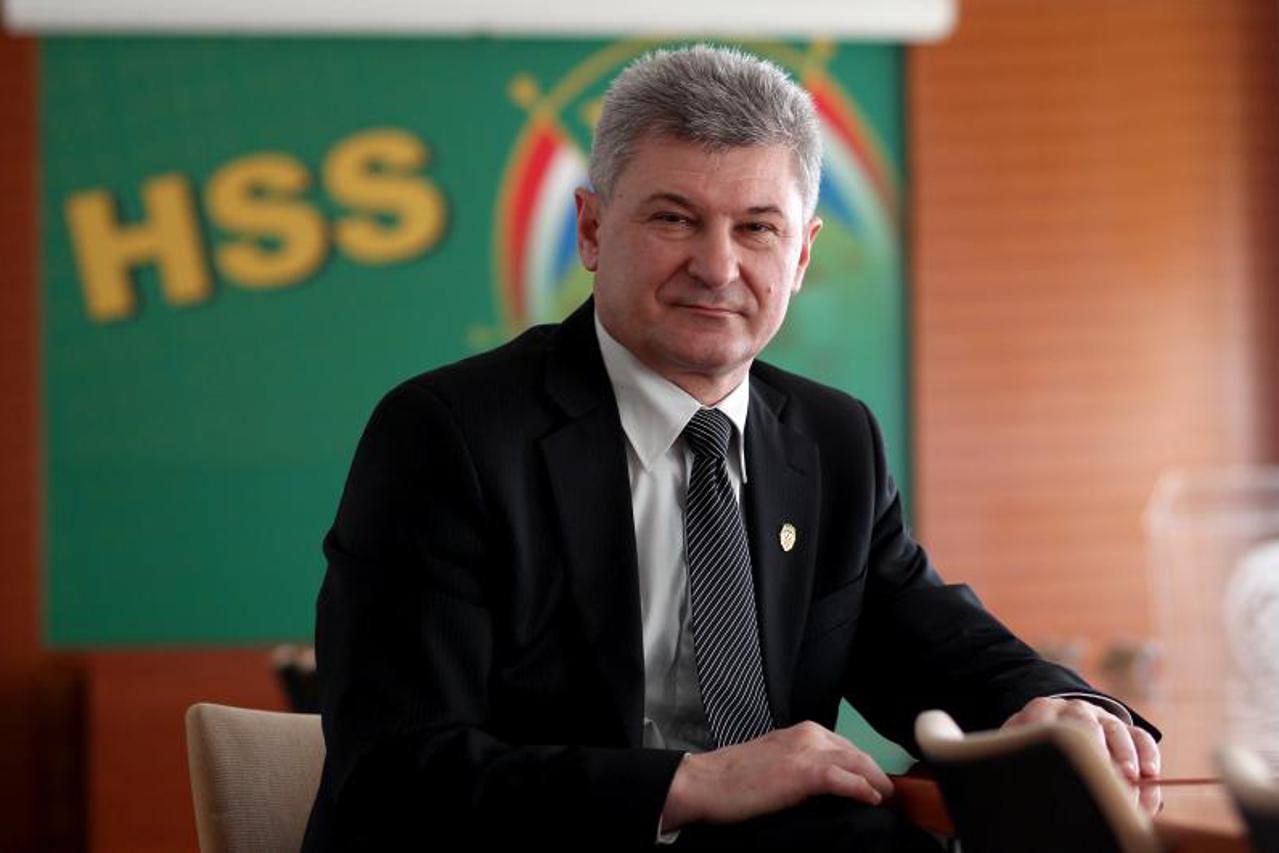 Branko Hrg, portal