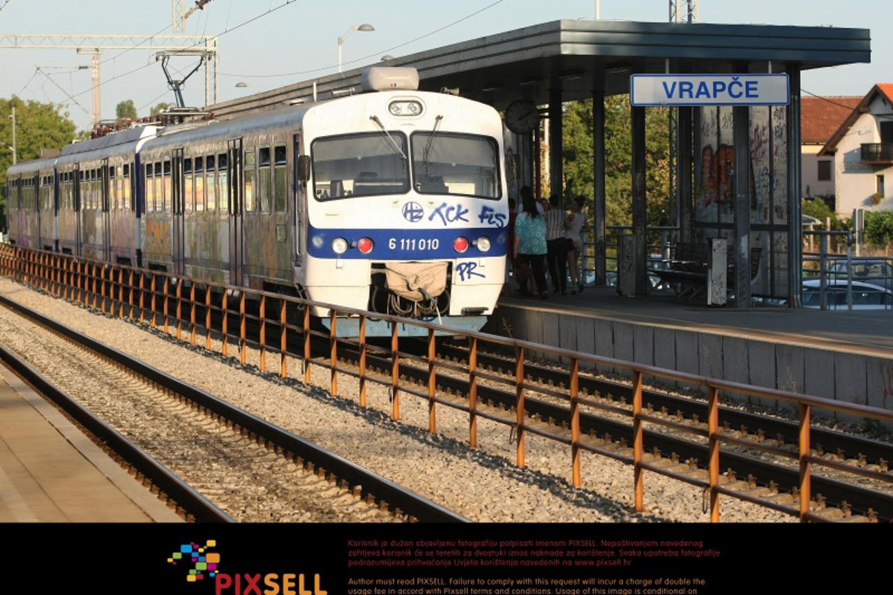 '29.08.2012.Zagreb -  Zeljeznicka stanica Vrapce, gdje je vlak udario zenu i ozlijedio je.  Photo: Marko Prpic/PIXSELL'