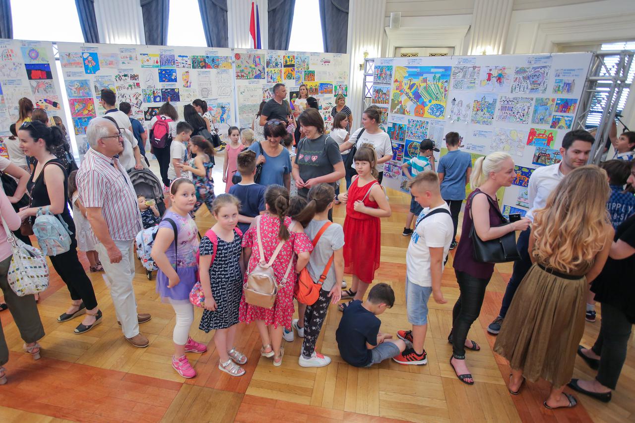 Zagreb: Izložba radova kreativno-likovnog natječaja Večernjeg lista "Moj pogled u budućnost"