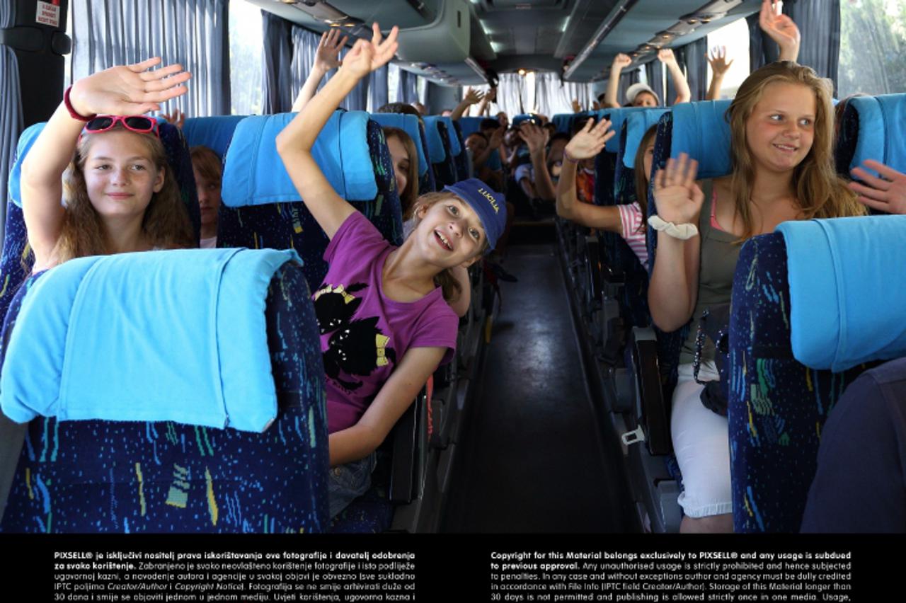 '22.07.2013., Zagreb - Zagrebacki gradonacelnik Milan Bandic ispratio je  drugu grupu djece hrvatskih branitelja koja, u organizaciji Grada Zagreba - Gradskog ureda za zdravstvo i branitelje, koji kre