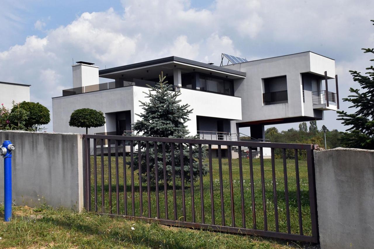 Nova Gradiška: Luksuzna obiteljska kuća osumnjičenog gradonačelnika Vinka Grgića