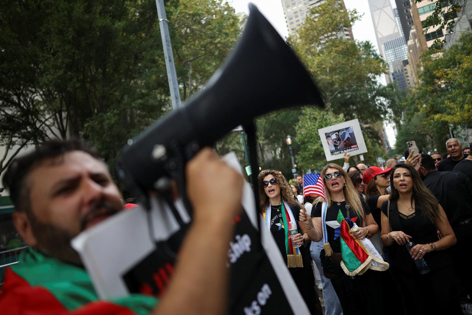 "Spremni smo ostvariti to da naše suvremeno oružje postane vaša suvremena sigurnost. Odlučili smo otvoriti izvoz oružja. A ti su snažni sustavi ispitani u stvarnom ratu kada je svaka međunarodna institucija podbacila", rekao je.