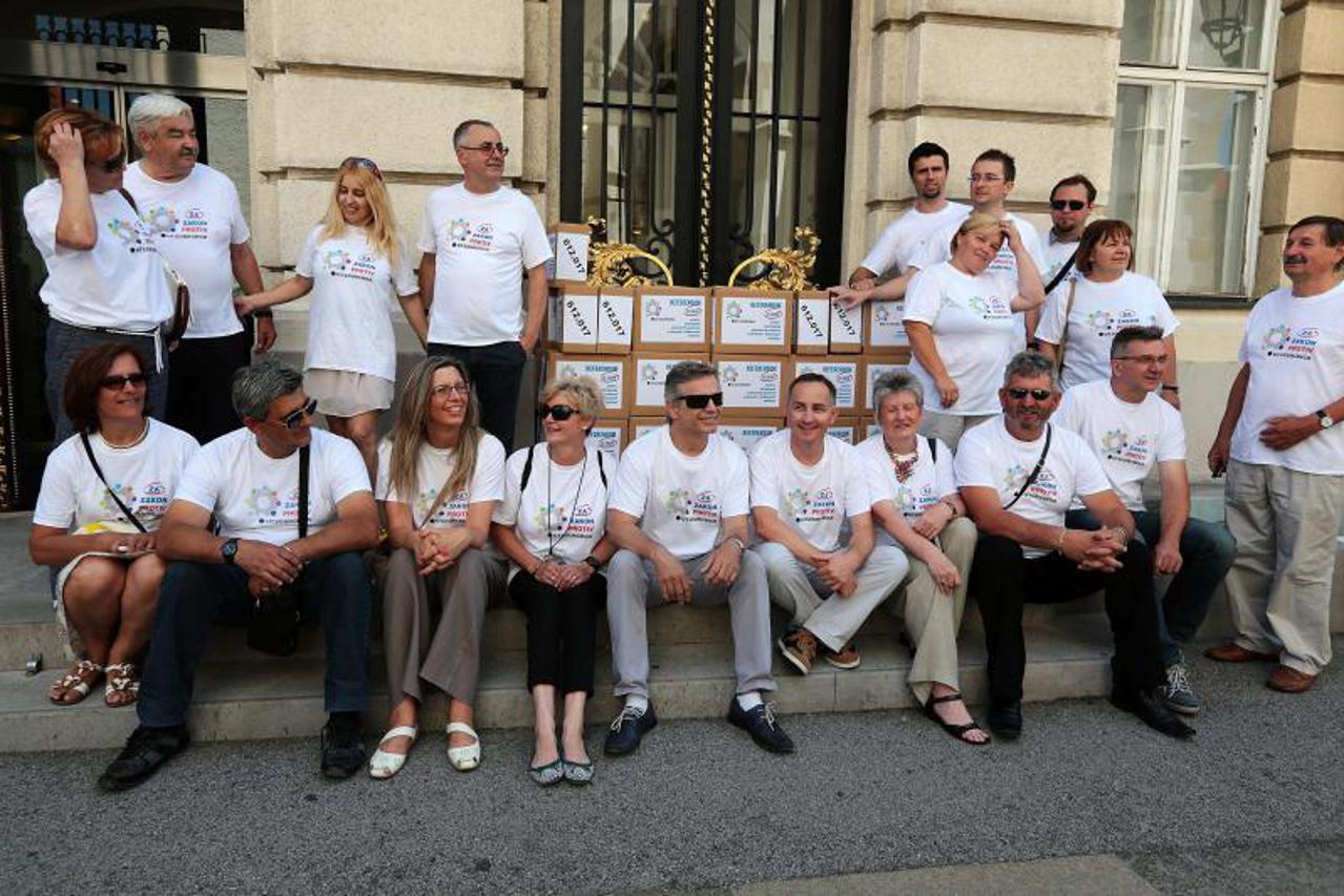 Sindikati predali potpise za referendum