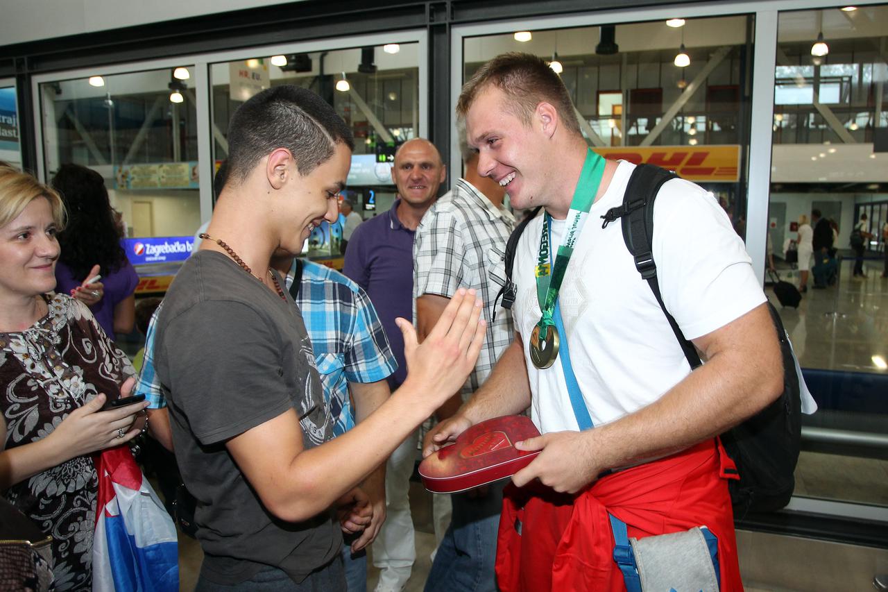 29.07.2014., Zagreb - Docek u Zracnoj luci Zagreb Martina Markovica, juniorskog prvaka svijeta u bacanju diska, i Sare Kolak, osvajacice broncane medalje u bacanju koplja.  Photo: Goran Jakus/PIXSELL