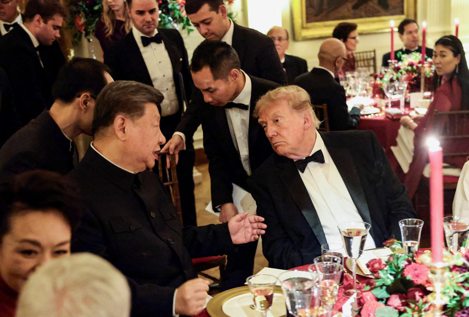 "Predsjednik Xi i ja razumijemo da predstavljamo različite sustave, ali veze među našim narodima opstaju i nikada se nismo bolje slagali", rekao je Trump tijekom zdravice, kako prenosi AP, i dodao da zajedno mogu "nastaviti graditi odnos koji promiče blagostanje i sigurnost budućih generacija".

