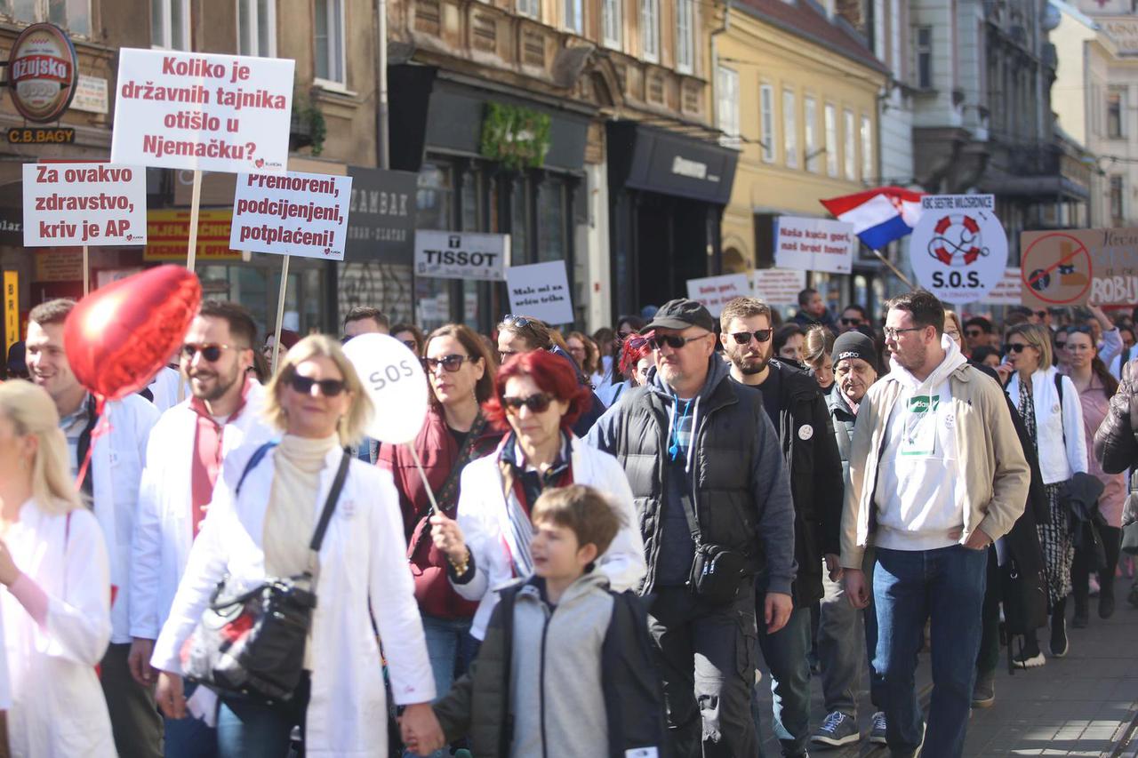 Zagreb: Prosvjed liječnika nezadovoljnih stanjem u hrvatskom zdravstvu pod sloganom 'S.O.S. za zdravstvo'