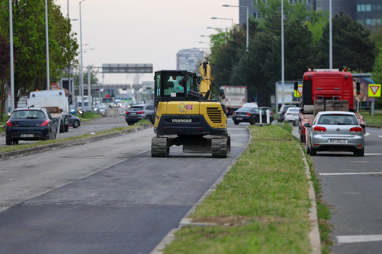 Zagreb: Počelo asfaltiranje podvožnjaka pored Vjesnikovog nebodara