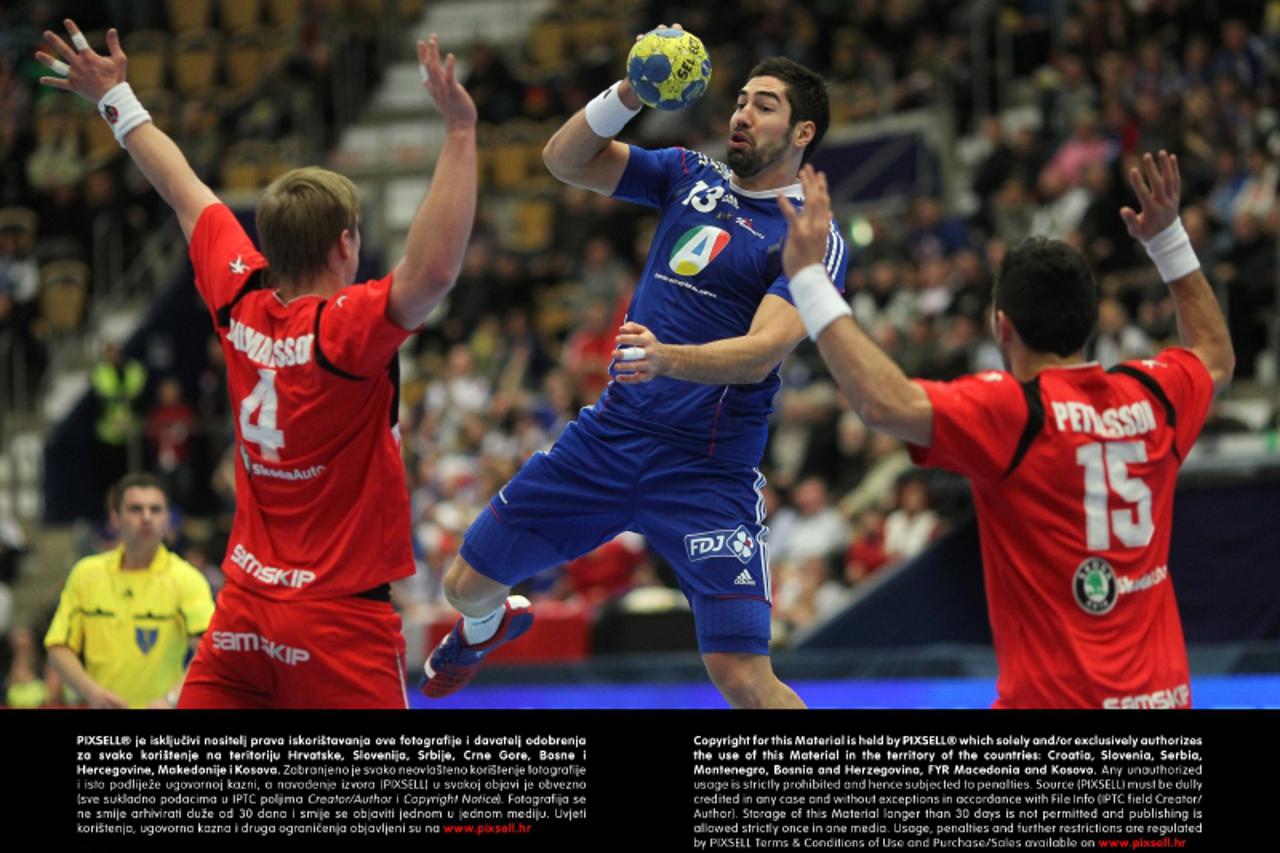 'Nikola Karabatic (C) of France against Aron Palmarsson (L) and Alexander Petersson of Iceland during the Men\'s Handball World Championship main round group 1 match France against Iceland in Jönköpin