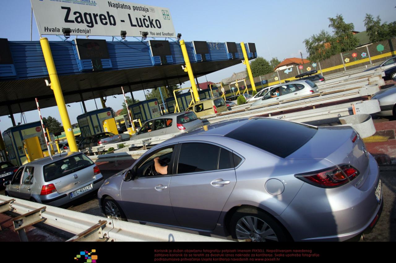 '27.07.2012., Zagreb - Pojacan promet na naplatnim kucicama Lucko. Photo: Borna Filic/PIXSELL'
