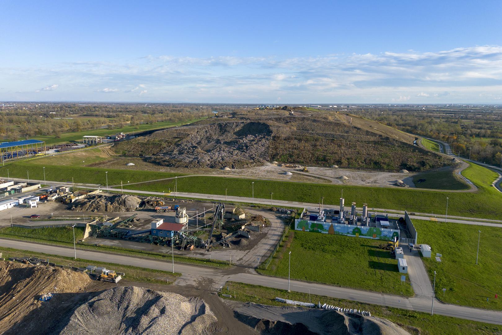 15.11.2023., Zagreb - Fotografija iz zraka odrona smeca na odlagalistu otpada Jakusevac. Photo: Luka stanzl/PIXSELL