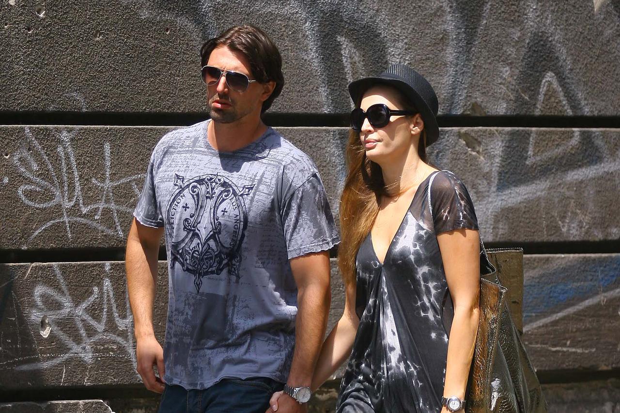 Zagreb: Goran Ivaniševi? sa suprugom i veselim društvom na kavi u Hemingwayu