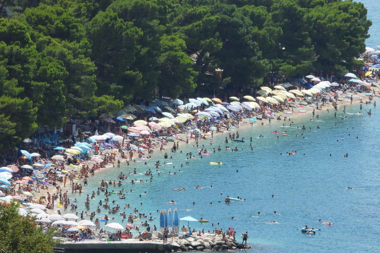 Krcata plaža u Baškoj Vodi