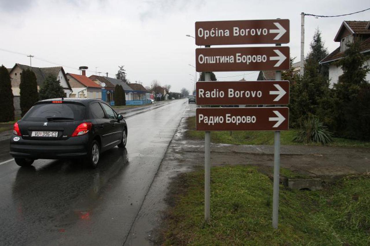 ćirilica,natpisi,table,borovo