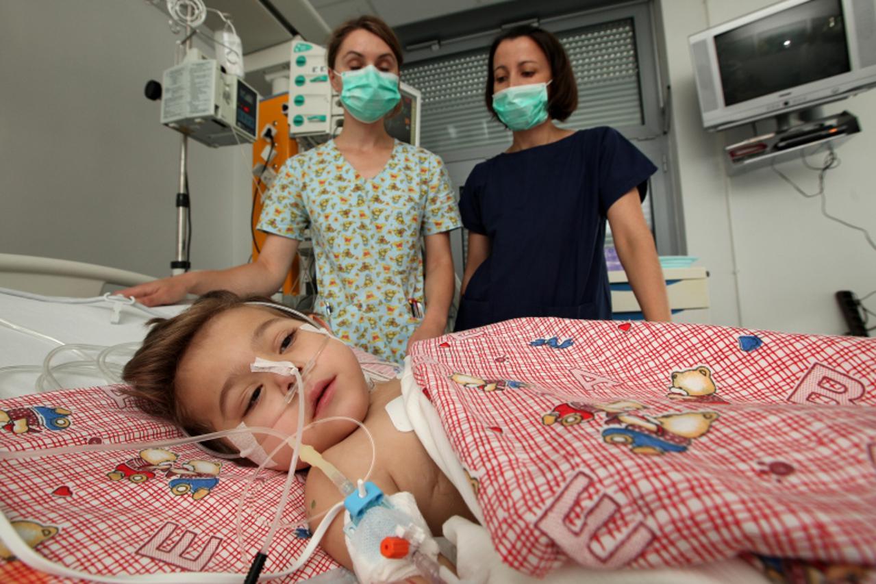 '28.07.2010., Zagreb -   KBC Rebro Zagreb,Klinika za pedijatriju, odjel intenzivne njege. Maleni petogodisnji Mihael Kurtoic prvo je dijete u KBC-u Rebo na kojem je ucinjena transplantacija bubrega. E