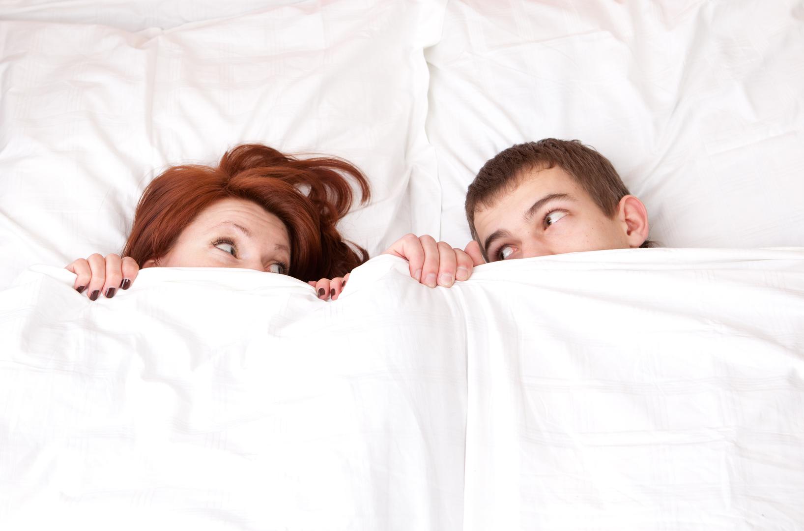 ‘S otvorenošću društvenih medija i priznavanjem višestrukih seksualnih identiteta, tinejdžeri osjećaju više prihvaćanja i pritiska da istražuju sebe’, rekla je Efron Pelton, ‘Seksualna sloboda dovela je do zabrinutosti: 'Što ako ne želim da seks bude ležeran?' 'Što ako ja ne znam što volim, a svi drugi znaju?'. 