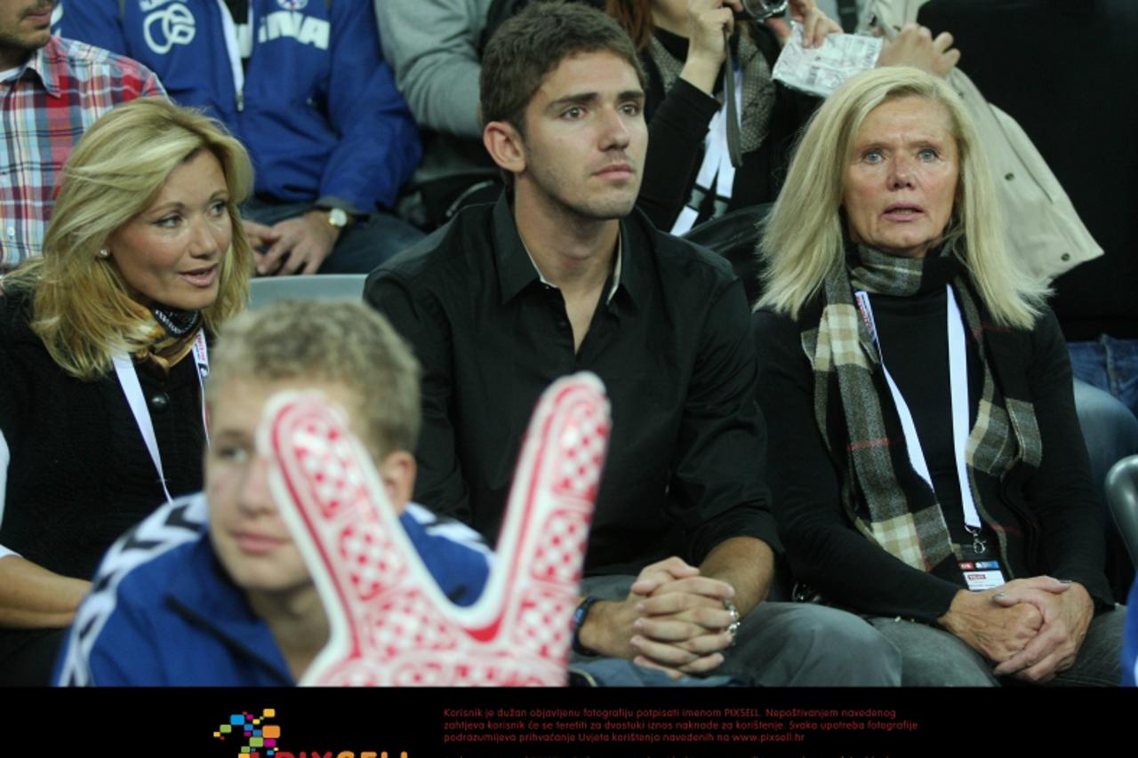 '22.10.2011., Arena Zagreb, Zagreb - Rukometna Liga prvaka, 4. kolo, RK Croatia Osiguranje Zagreb - FC Barcelona Intersport. Utakmica se igra u spomen na Iztoka Puca, a dio novca od prodanih ulaznica 