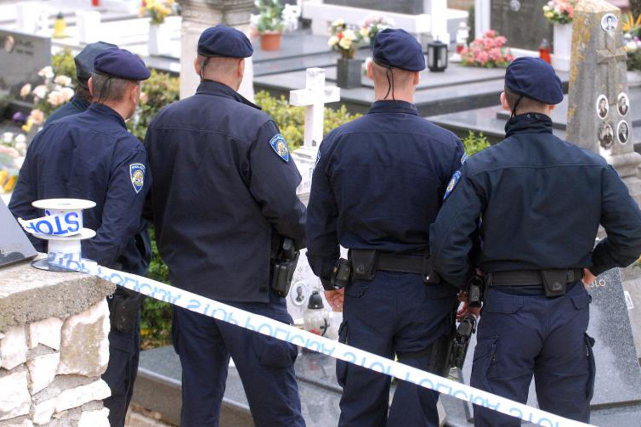 ekshumacija,groblje,policija