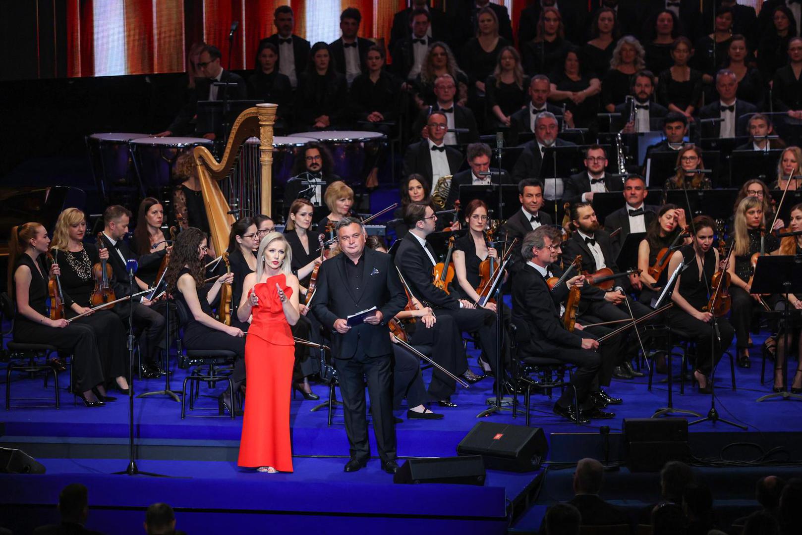 Svečanosti je prethodilo otvaranje izložbe dokumentarnih fotografija "Povijest HRT-a: jučer, danas, sutra", a svečani koncert "HRT 100 - Zauvijek prvi", uz Simfonijski orkestar HRT-a, vodili su Duško Ćurlić i Barbara Kolar.

