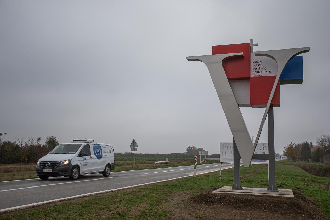 Spomenik Vukovar mjesto posebnog domovinskog pijeteta na ulazu u grad