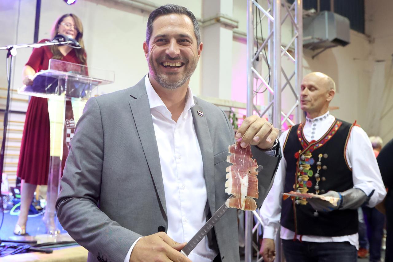Drniš: Otvoren 8. međunarodni festival pršuta