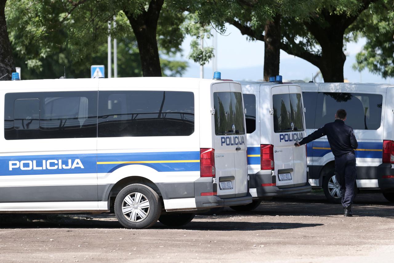 Zagreb: Policija na Trnjanskom nasipu uoči održavanja Trnjanskih krijesova