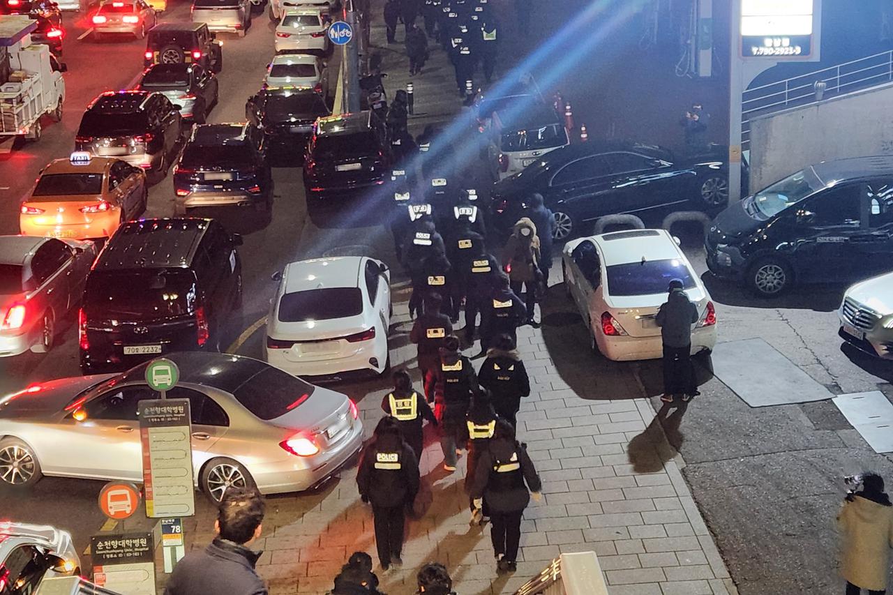 storyeditor/2025-01-15/2025-01-15T000229Z_1589042965_RC2Z9CAX59M8_RTRMADP_3_SOUTHKOREA-POLITICS.JPG