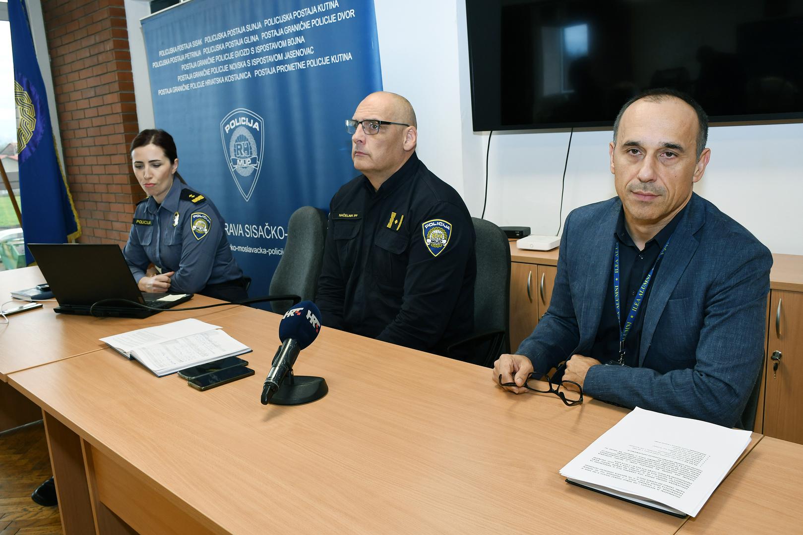 03.11.2023., Petrinja - Na izvanredoj konferenciji za medije Igor Pasanec, voditelj sluzbe kriminalisticke policije i Robert Ramuscak govorili su o akciji u kojoj su policijski sluzbenici Policijske postaje Petrinja dovrsili visemjesecno kriminalisticčko istrazivanje iz domene kriminaliteta droga kojom prilikom je pronadjena i oduzeta veca kolicina droge, kao i oprema koristena za proizvodnju. Photo: Nikola Cutuk/PIXSELL