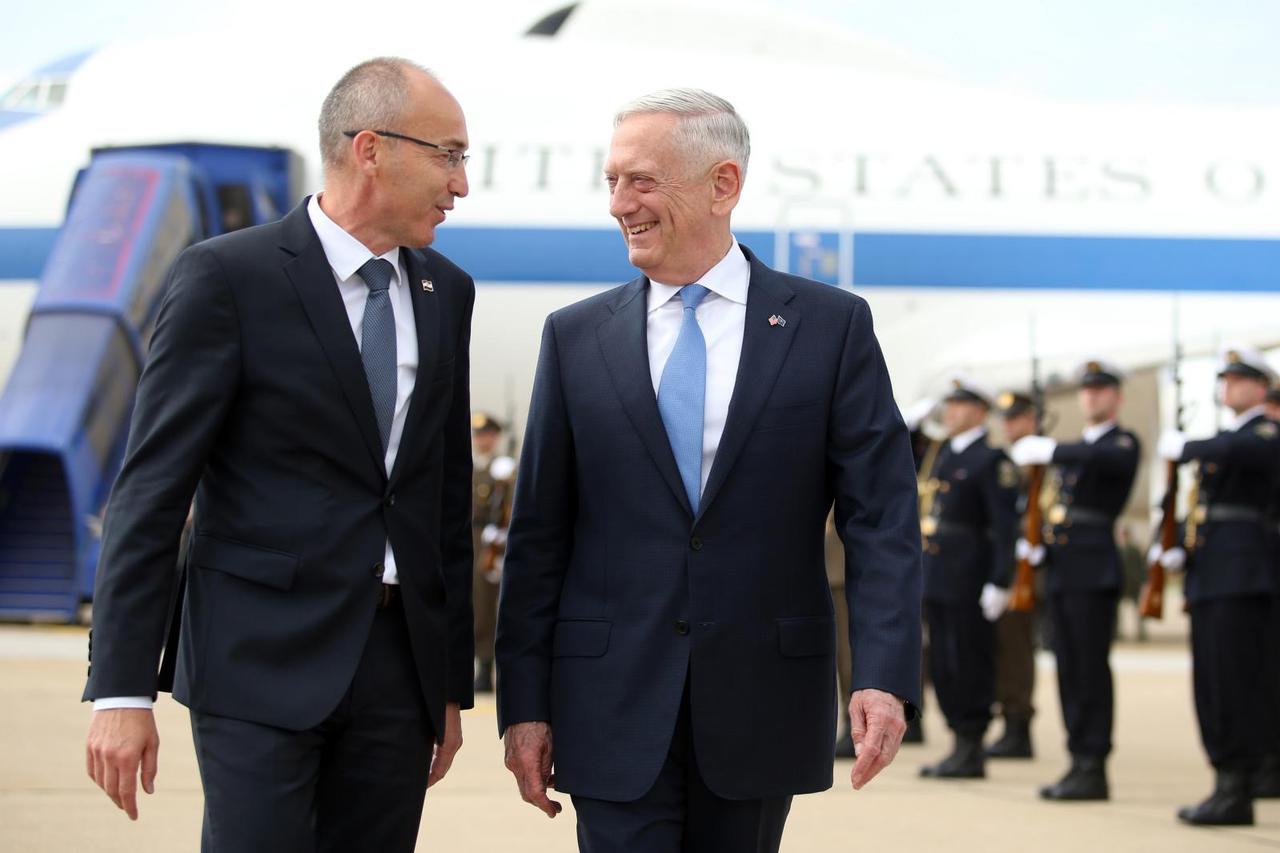 Krstičević i Mattis s NATO-ova summita stigli u Zagreb