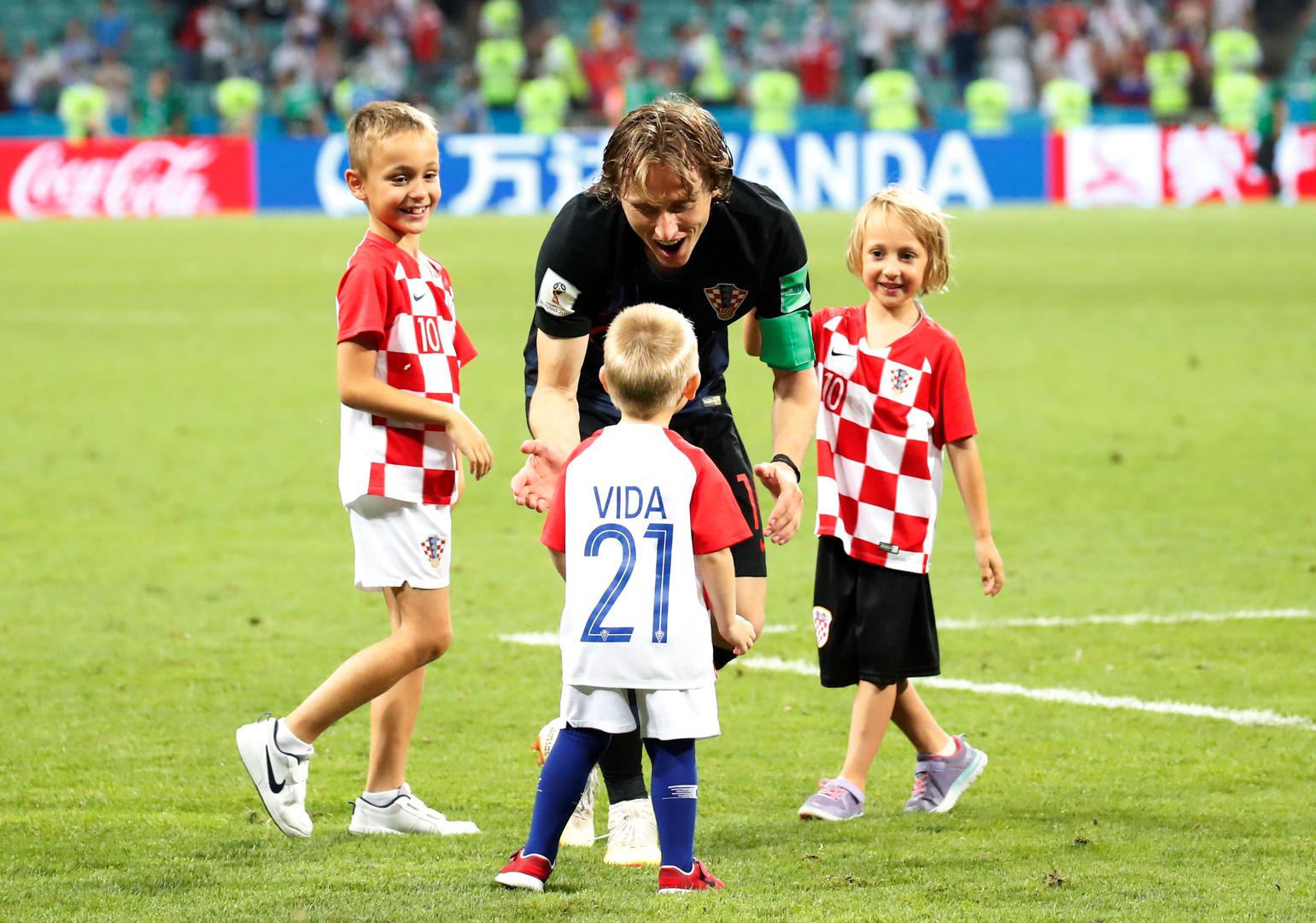 Nakon velikog trijumfa hrvatski reprezentativci pohrlili su u zagrljaj sa svojim najmilijima