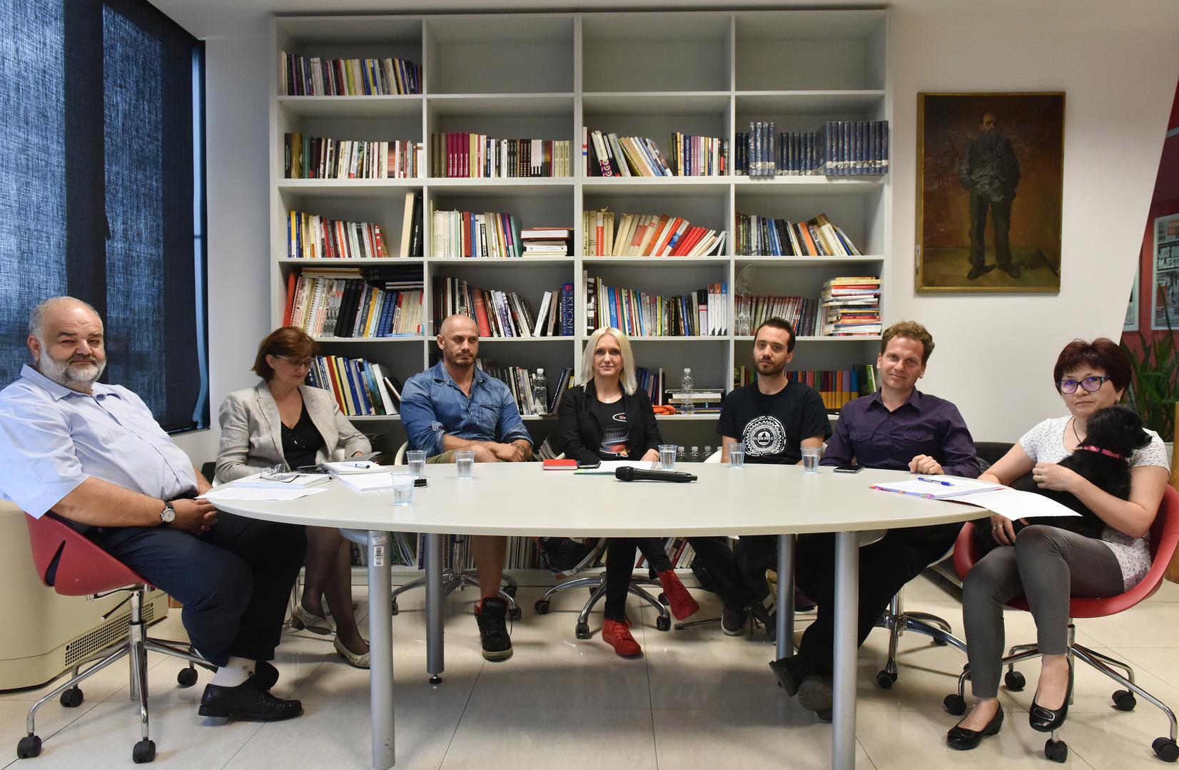 Damir Agičić, pomoćnik ministra poljoprivrede, Branka Buković Šošić, voditeljica Odjela za zaštitu životinja, Viktor Drago, osnivač Cro A Portera, Tatjana Zajec, sklonište u Dumovcu, Matko Boršić, koordinator Mreže za zaštitu životinja, Luka Oman, Prijatelji životinja, Snježana Črnjević, moderatorica