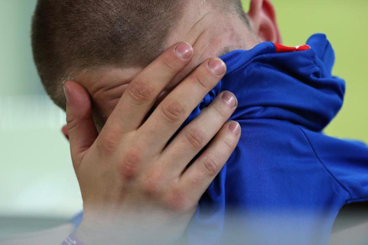 tuga, navijač, razočaranje, depresija,  (1)