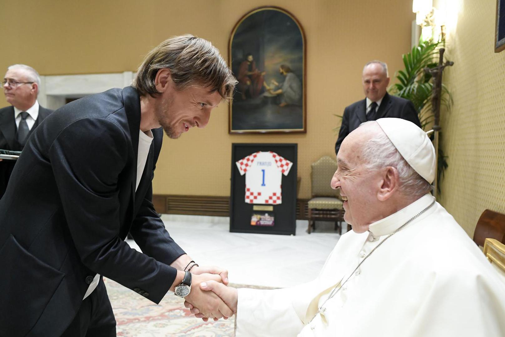 **NO LIBRI** Italy, Rome, Vatican, 2024/6/5. Pope Francis receives in private audience Croatian national soccer team  in the Vatican. Photograph by VATICAN MEDIA  / Catholic Press Photo Photo: VATICAN MEDIA / ipa-agency.net/IPA