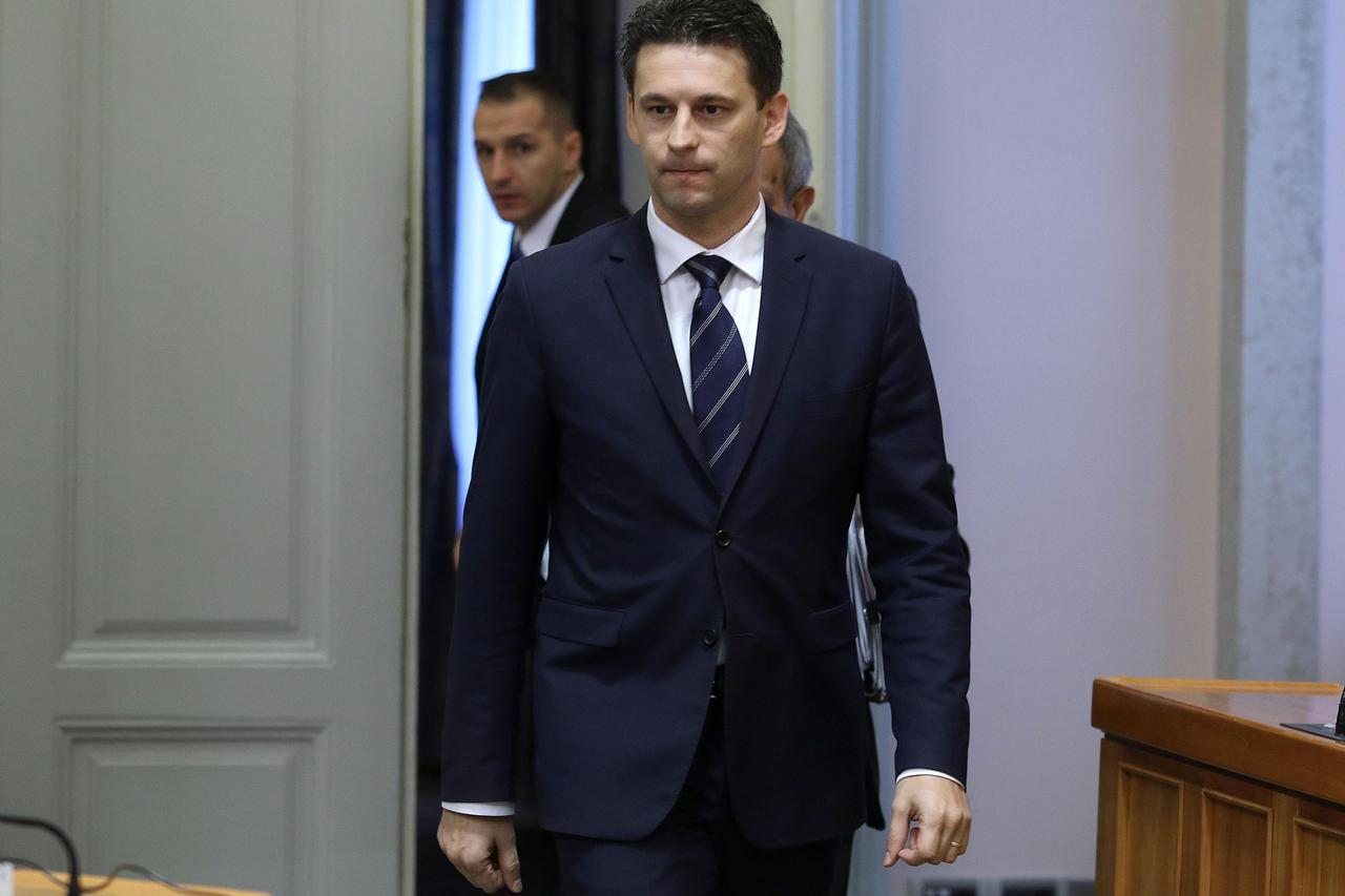 11.11.2016., Zagreb - Sjednica Sabora nastavljena je dopunjavanjem dnevnog reda s Prijedlogom odluke o imenovanju vrsitelja duznosti glavnog ravnatelja Hrvatske radiotelevizije. Bozo Petrov.  Photo: Patrik Macek/PIXSELL