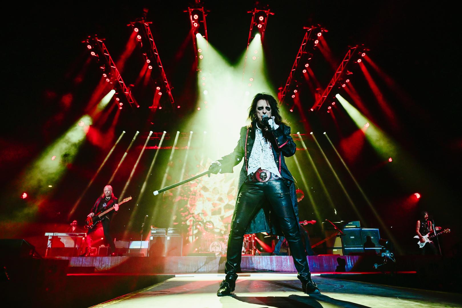 Američka supergrupa Hollywood Vampires sinoć su nastupili u zagrebačkoj Areni